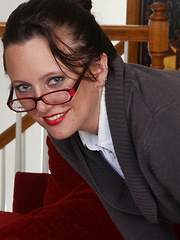 Hairy American housewife playing with herself