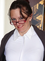 Hairy American housewife playing with herself