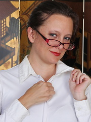 Hairy American housewife playing with herself